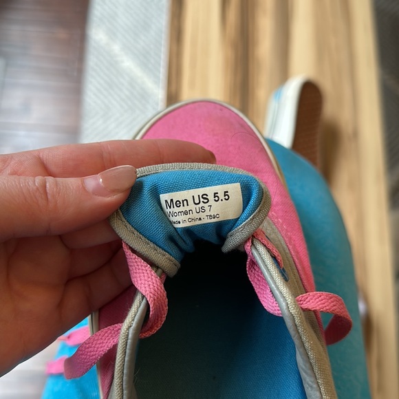 👟 Color Block Pink and Gray Vans Shoes - Picture 3 of 5